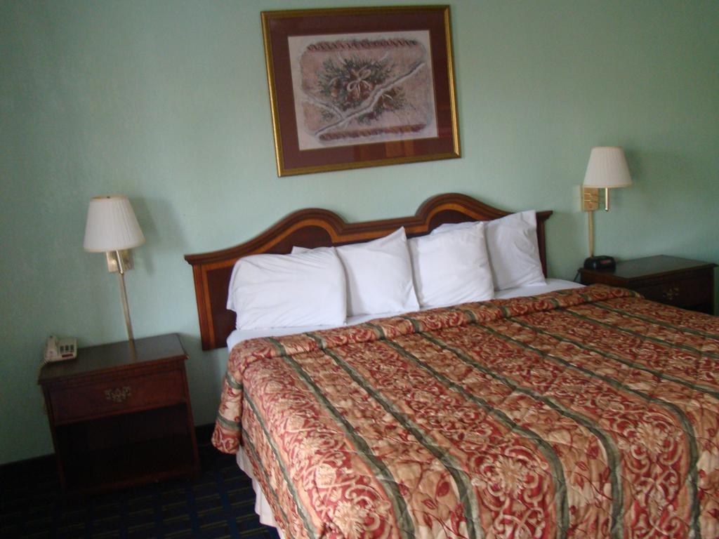 Budget Inn Mount Airy Zimmer foto